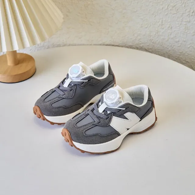 New Balance भूरा काला रेट्रो रनर लेयर्ड सूड-मेश लाइफस्टाइल स्नीकर 12