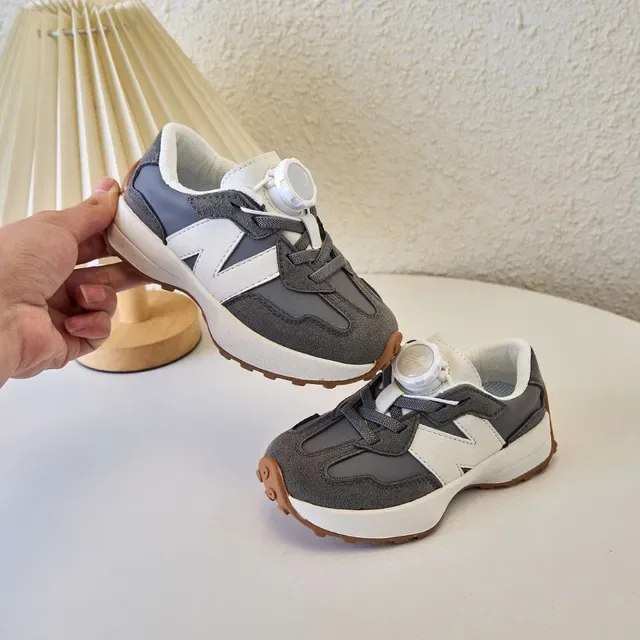 New Balance भूरा काला रेट्रो रनर लेयर्ड सूड-मेश लाइफस्टाइल स्नीकर 13