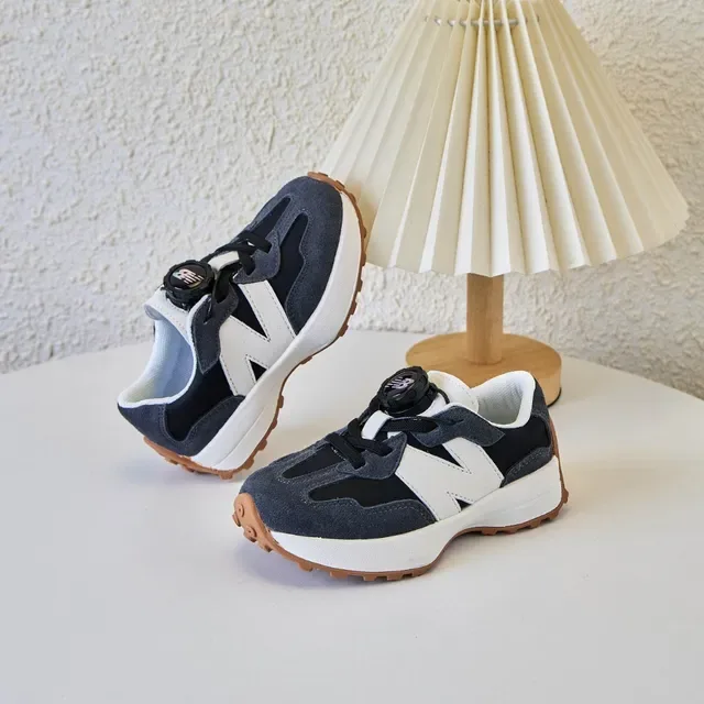 New Balance भूरा काला रेट्रो रनर लेयर्ड सूड-मेश लाइफस्टाइल स्नीकर 21