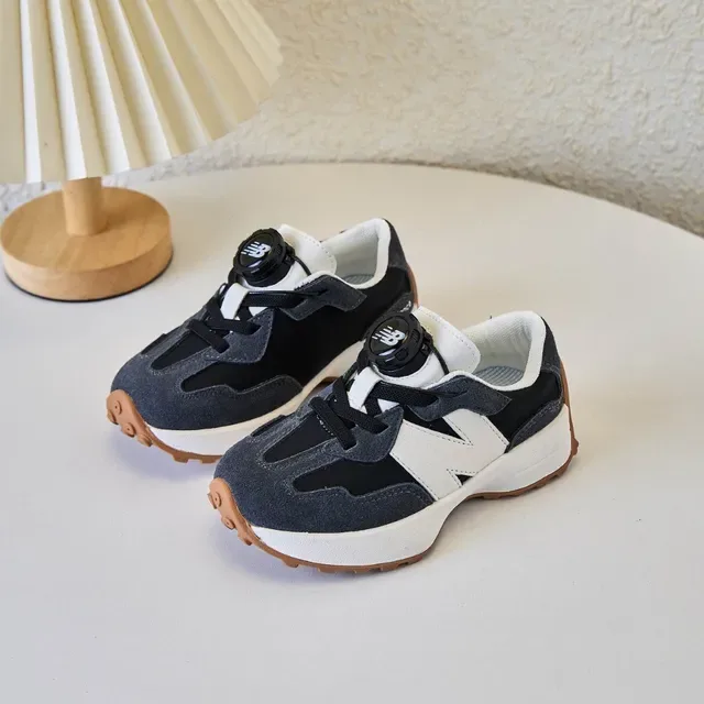 New Balance भूरा काला रेट्रो रनर लेयर्ड सूड-मेश लाइफस्टाइल स्नीकर 23