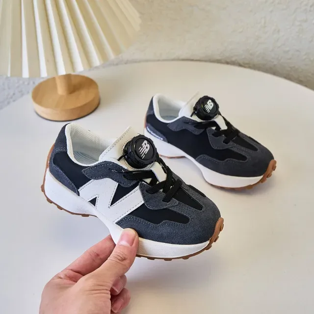 New Balance भूरा काला रेट्रो रनर लेयर्ड सूड-मेश लाइफस्टाइल स्नीकर 24
