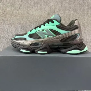 New Balance Noir et Vert Semelle Sculptée Maille et Superposition Synthétique Construction Baskets Chunky