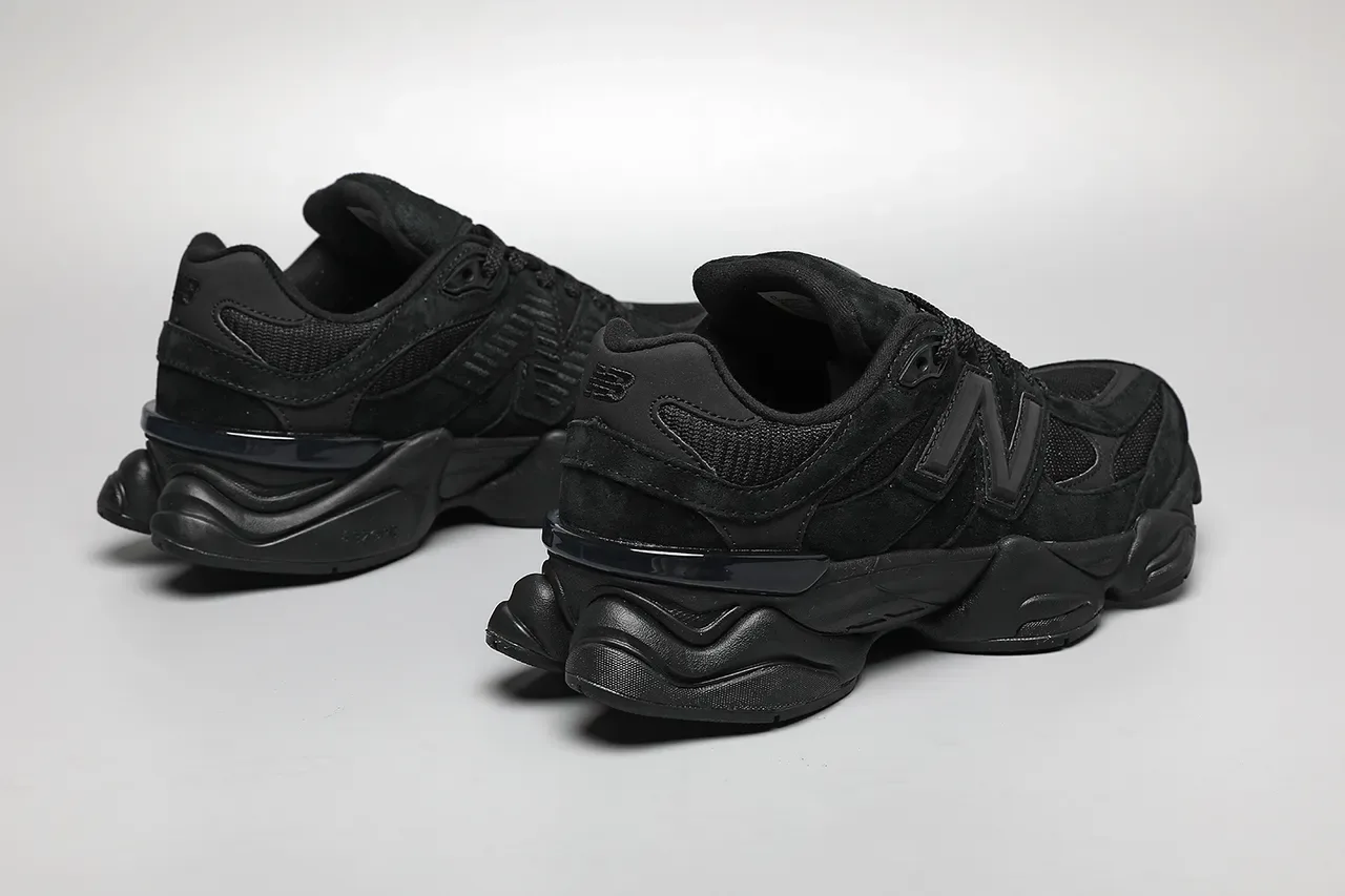 New Balance 黑色单色网面和麂皮鞋面生活方式运动鞋 3