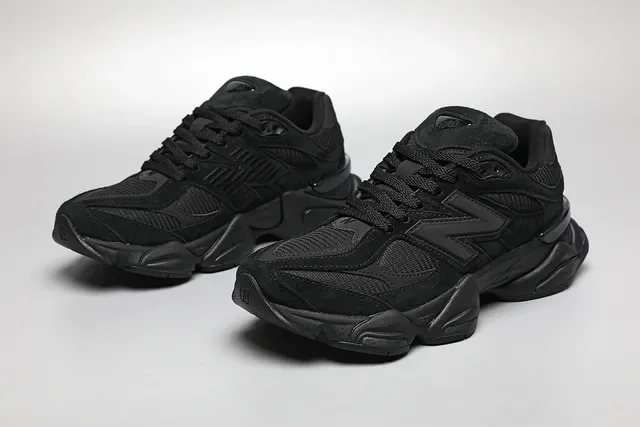 New Balance 黑色单色网面和麂皮鞋面生活方式运动鞋 5