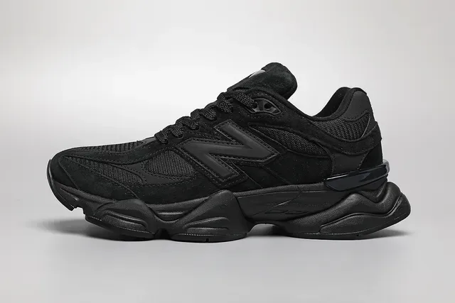 New Balance 黑色单色网面和麂皮鞋面生活方式运动鞋 9