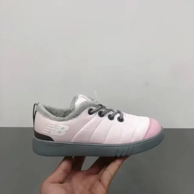 New Balance sneakers lifestyle noir blanc avec partie supérieure matelassée, col doublé en peluche 5