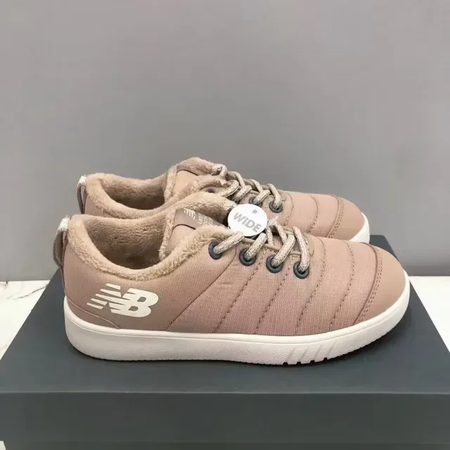 New Balance sneakers lifestyle noir blanc avec partie supérieure matelassée, col doublé en peluche 12