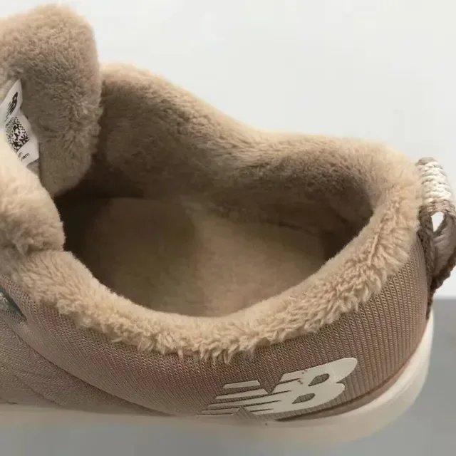 New Balance sneakers lifestyle noir blanc avec partie supérieure matelassée, col doublé en peluche 16