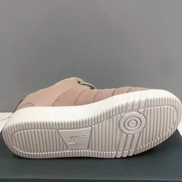 New Balance sneakers lifestyle noir blanc avec partie supérieure matelassée, col doublé en peluche 20