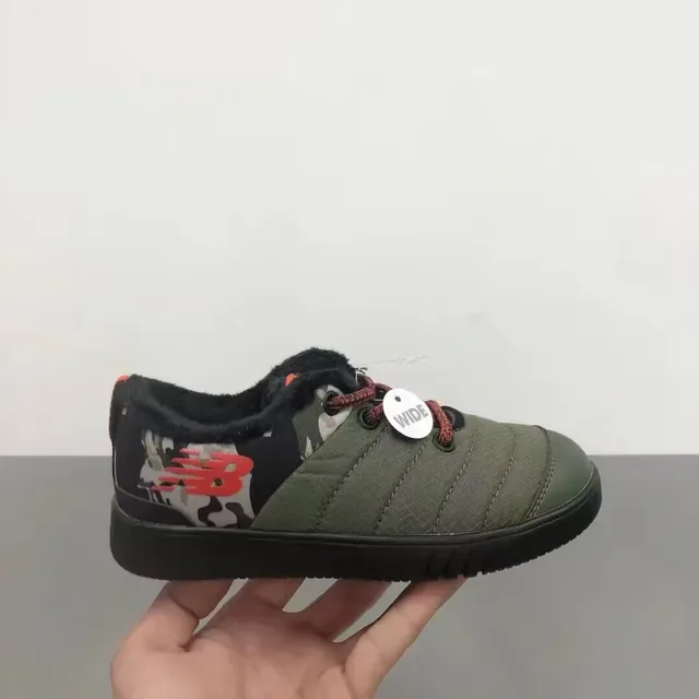 New Balance sneakers lifestyle noir blanc avec partie supérieure matelassée, col doublé en peluche 21
