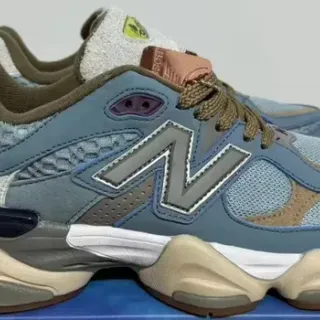 New Balance नीला भूरा मल्टी लेयर सोल मिक्स्ड मटेरियल अपर चंकी स्नीकर