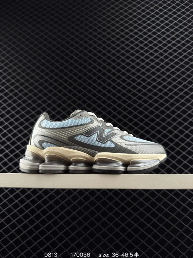 New Balance M2000 灰蓝 网布和合成材质上层 轻微点缀面板 厚底运动鞋 7