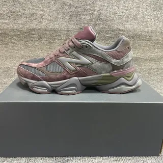 New Balance Zapatillas Chunky con Suela Media Esculpida, Parte Superior de Ante y Malla Mezclada, Color Rosa Gris