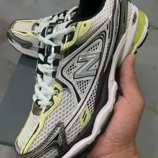 New Balance সাদা কালো মেশ উপর সিন্থেটিক কেজ ওভারলে রানিং শু