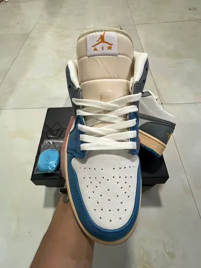 Nike Air Jordan 1 Low Gris Azul Crema Zapatillas Lifestyle 3
