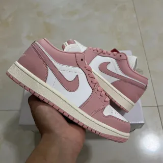 Nike Air Jordan 1 Low بينك و وايت لايف ستايل سنيكرز