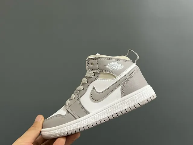Nike Air Jordan 1 أبيض بنفسجي أسود أحذية كرة السلة 18