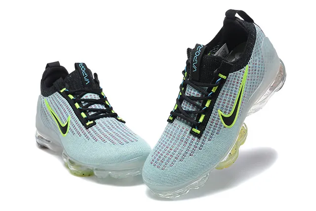 Nike Air VaporMax Plus Light Blue Neon Green 跑鞋 3