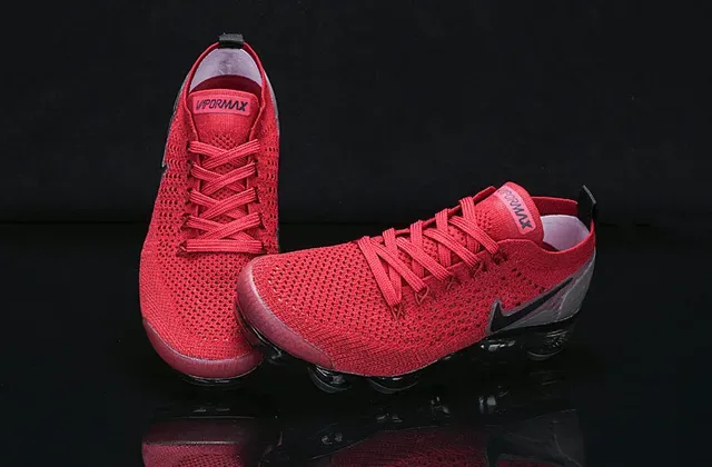 Nike Air VaporMax 红色 Flyknit 跑鞋 13