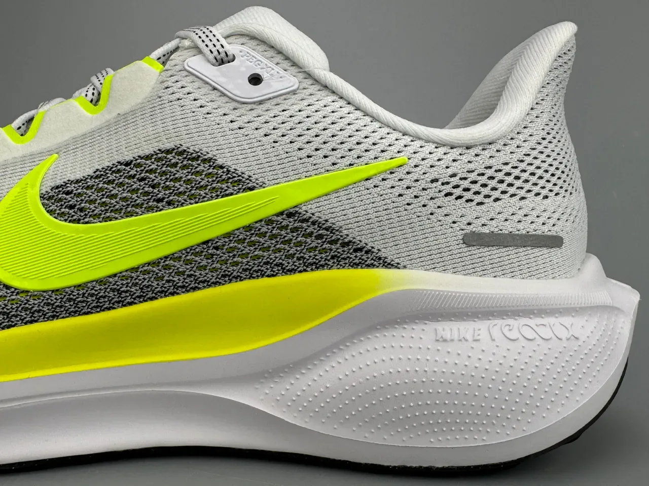 Nike Air Zoom Pegasus White Yellow Engineered Mesh Upper Neon Accent Stripe Running Shoes 5