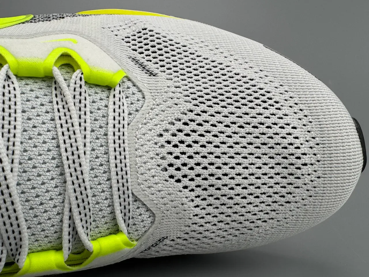 Nike Air Zoom Pegasus White Yellow Engineered Mesh Upper Neon Accent Stripe Running Shoes 6