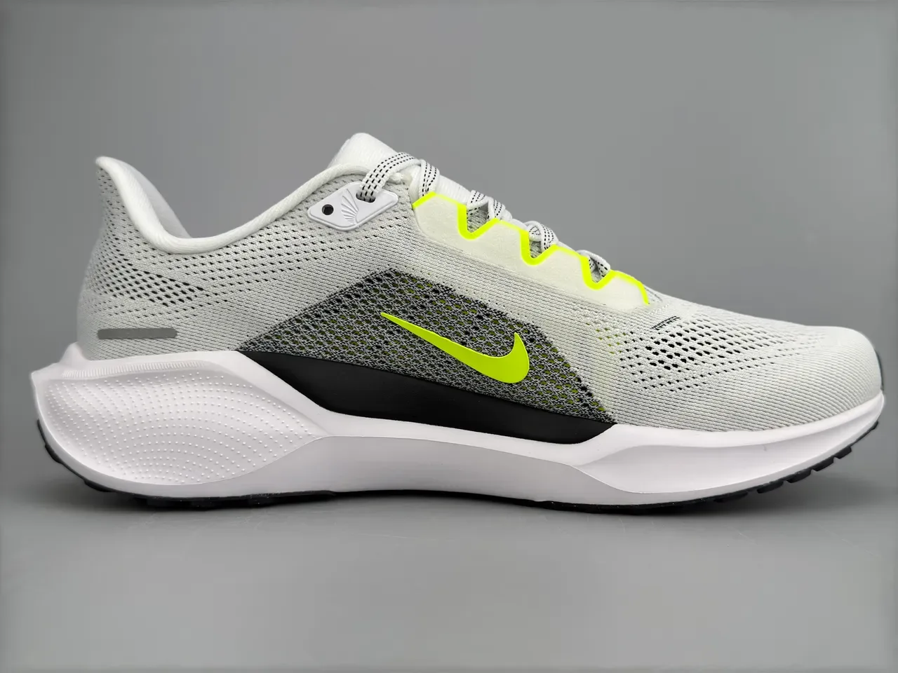 Nike Air Zoom Pegasus White Yellow Engineered Mesh Upper Neon Accent Stripe Running Shoes 10