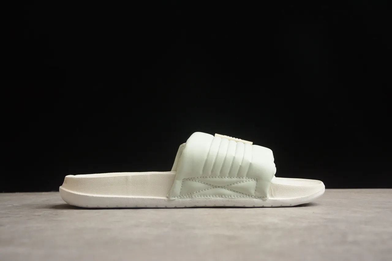 Nike Benassi JDI Verde Menta Pálido Sandálias 12
