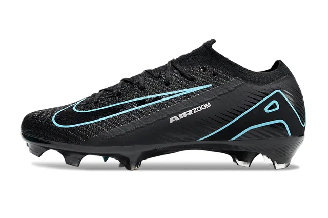 Nike Sapatos de futebol pretos e azuis de corte baixo com upper de knit, overlay de gaiola dinâmica e para gramado firme 7