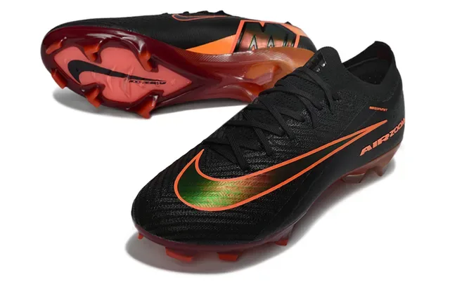 Nike Chaussures de football avec empeigne en maille noires et oranges, col bas, terrain ferme 2