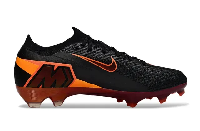 Nike Chaussures de football avec empeigne en maille noires et oranges, col bas, terrain ferme 4