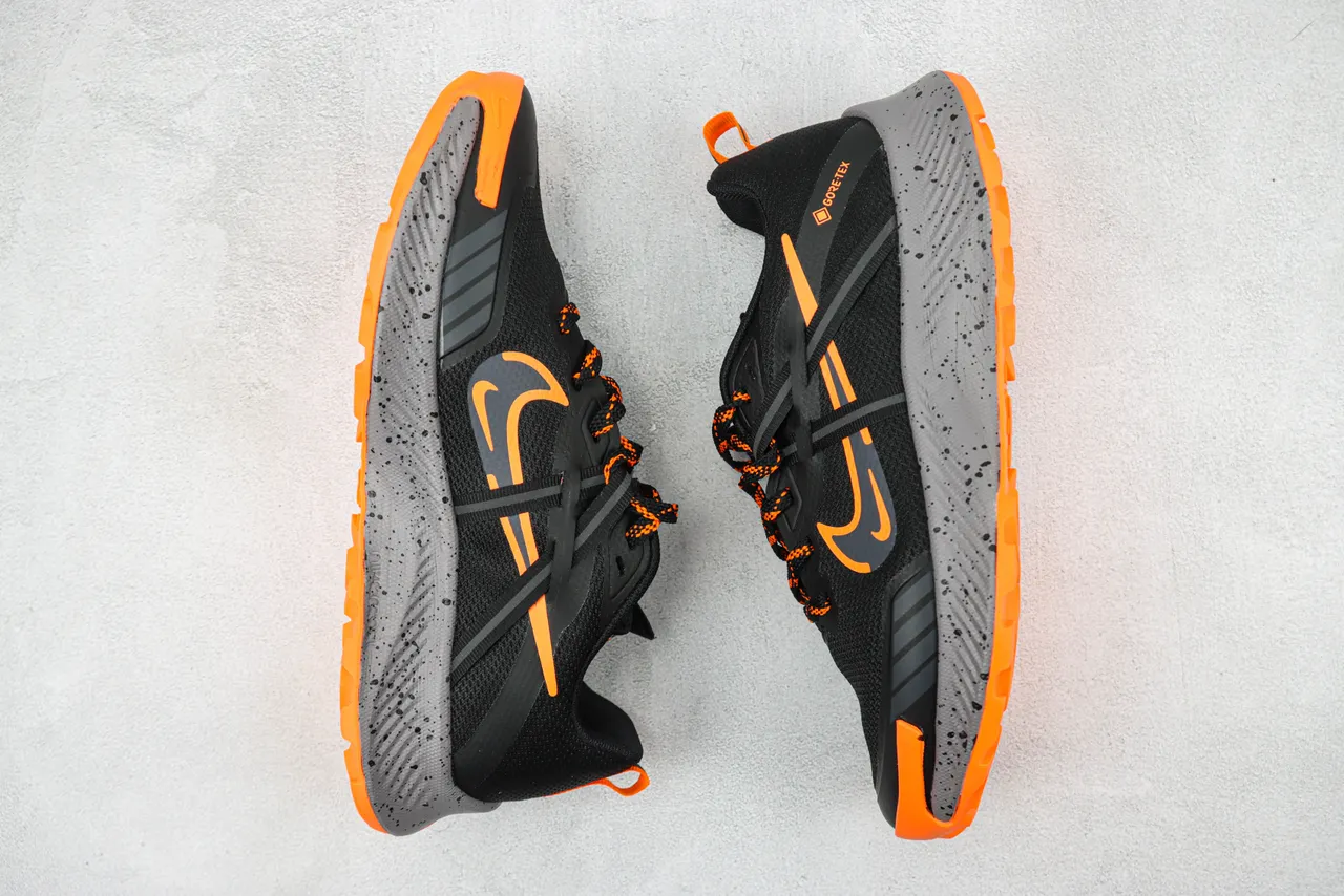 Nike काली नारंगी जाली और सिंथेटिक अपर GORE-TEX वॉटरप्रूफिंग रनिंग शूज 2