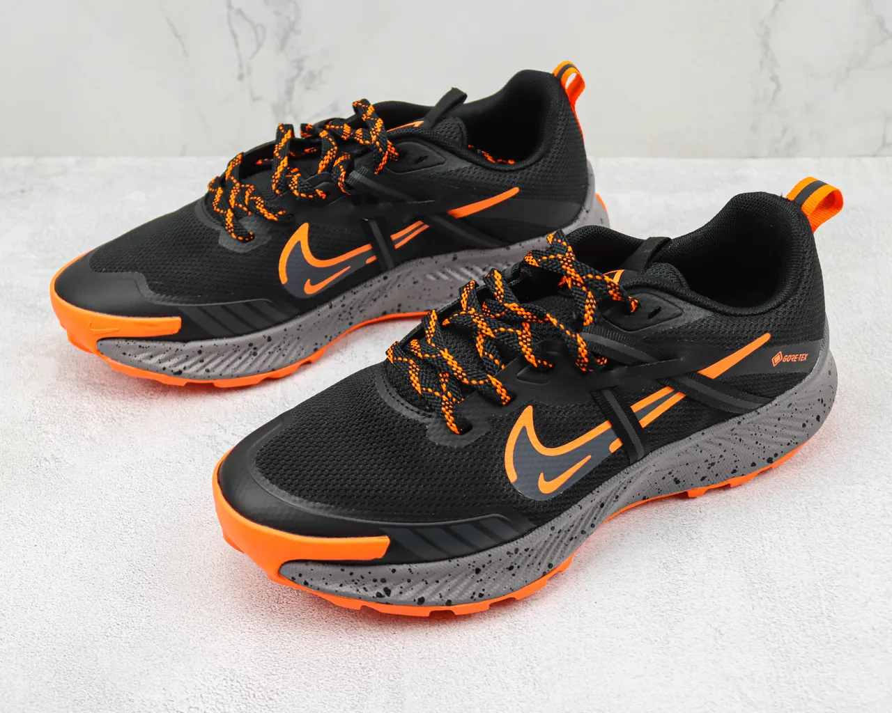 Nike काली नारंगी जाली और सिंथेटिक अपर GORE-TEX वॉटरप्रूफिंग रनिंग शूज 4