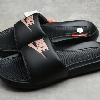 Nike Black Pink Sandalias de una correa con plantilla moldeada