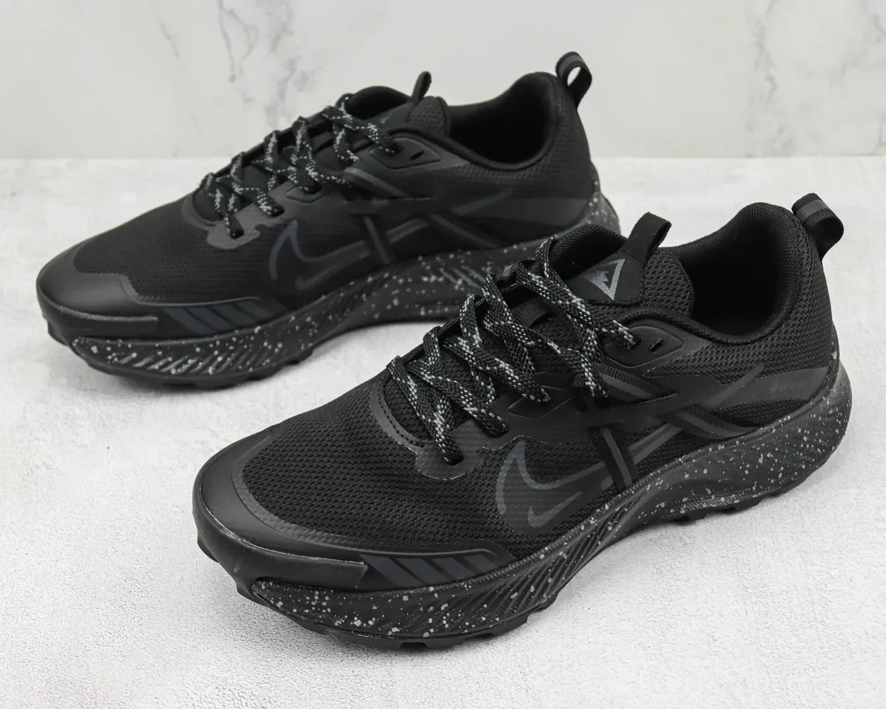 नाइके काला सफेद Mesh Upper GORE-TEX वॉटरप्रूफ रनिंग शूज 4