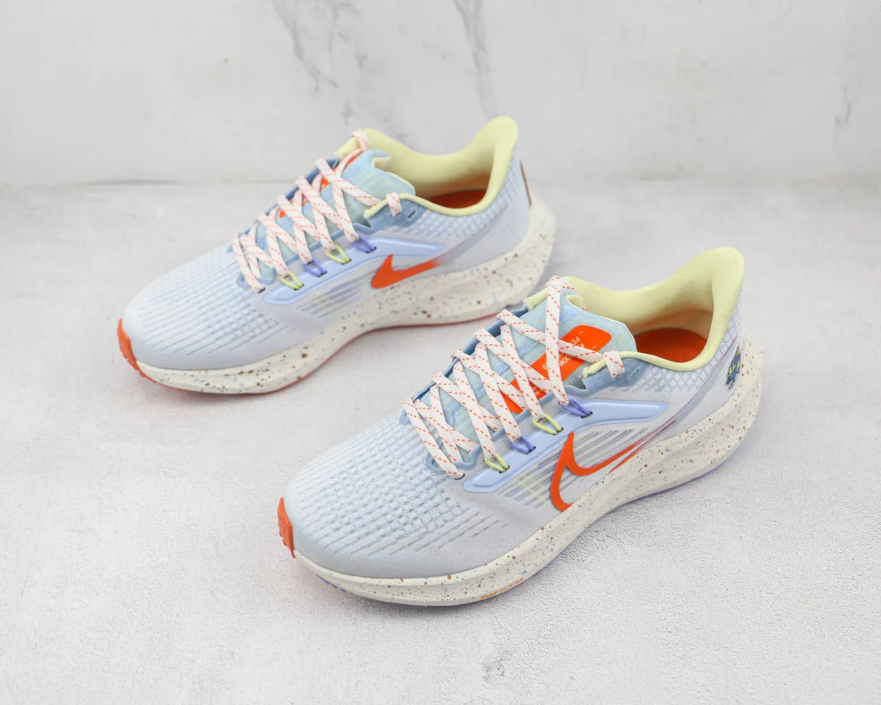 Nike Chaussures de course bleu orange avec upper en maille tricotée, semelle intermédiaire en mousse avec taches 4