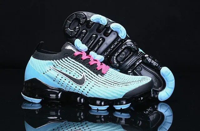 Nike 蓝粉 Flyknit 鞋面 可见 Air Cushioning 单元 生活方式运动鞋 11