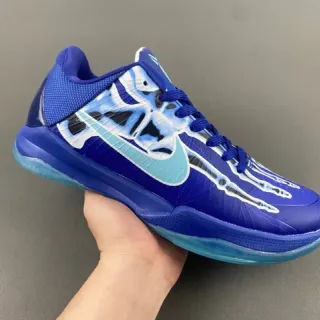 Zapatos de baloncesto Nike azul transparente con silueta baja de jaula sintética