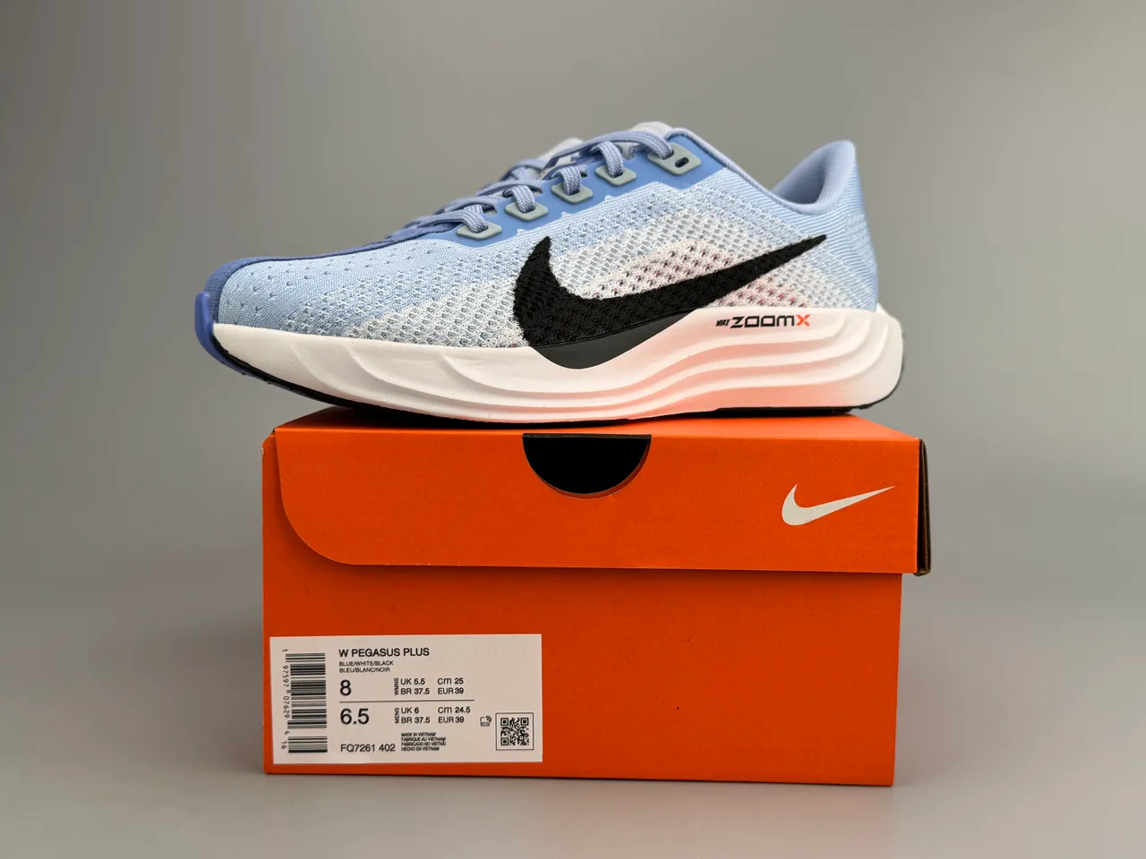 Nike Blue White Engineered Knit Upper Full-Length ZoomX Midsole Running Shoes 4