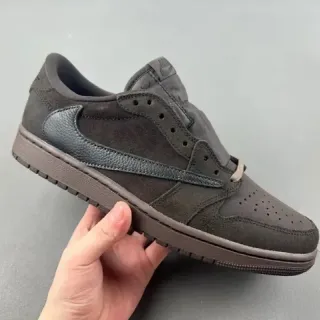 Nike بني بدون ليس سوليب أون سويد و جلد بانل أبوبر لايف ستايل سنيكرز