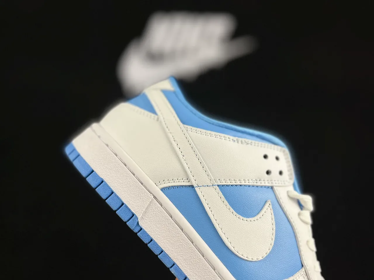 Nike Dunk Low Blanc et Bleu Clair Lifestyle Sneakers 4