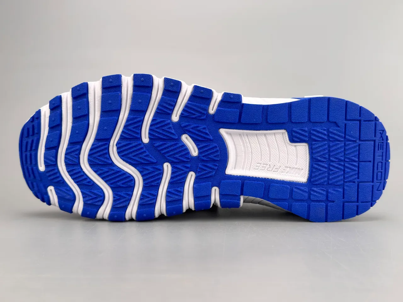 Nike Free RN সাদা এবং রয়েল ব্লু রানিং শু 8