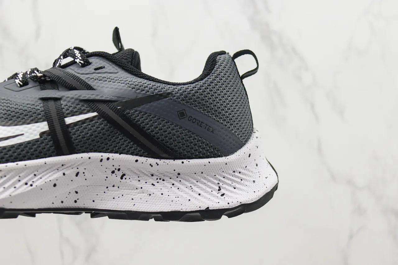Nike Gray Black Mesh Upper GORE-TEX Waterproofing Running Shoes 7