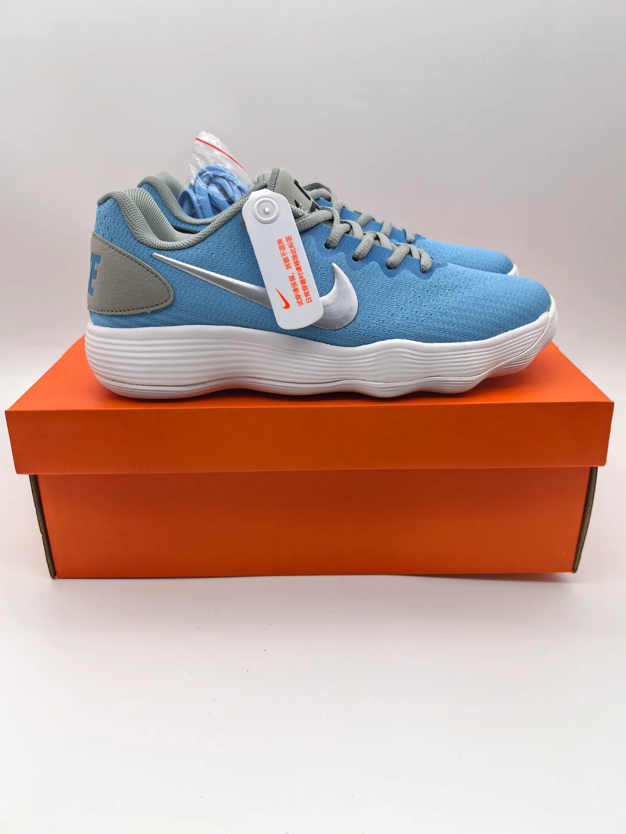 Nike Hyperdunk Blue Gray Low-Top Silhouette Sculpted Wavy White Midsole Basketball Shoes 4