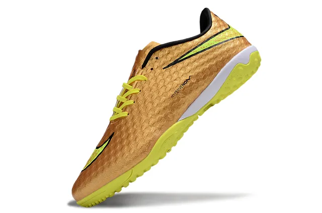 Nike Hypervenom Sapatos de futebol Turf com upper texturizado em amarelo dourado metálico e acentos neon 3