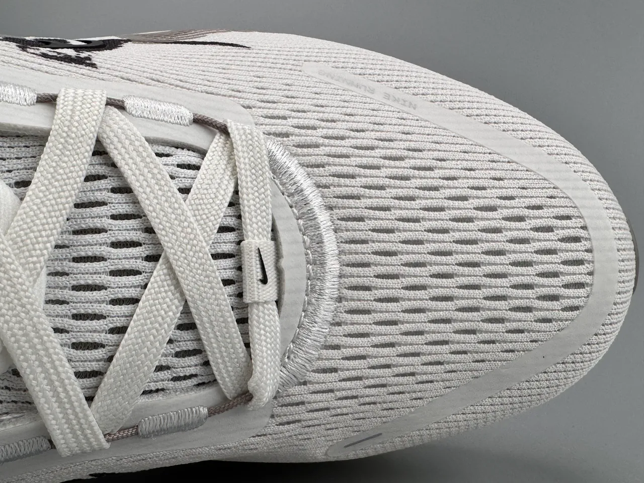 Nike Invincible Run White Black Engineered Knit Upper Graphic Motif Running Shoes 2