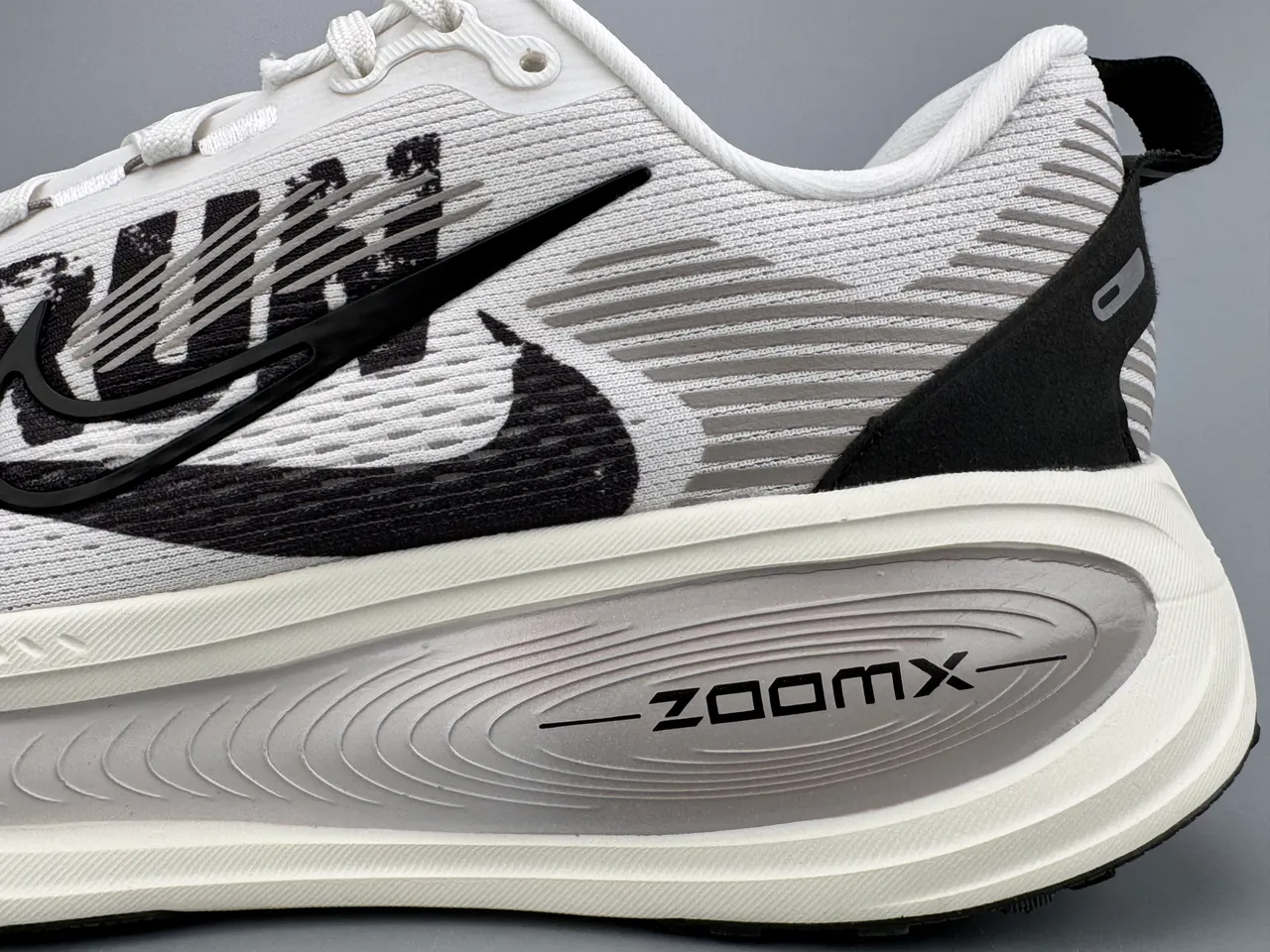 Nike Invincible Run White Black Engineered Knit Upper Graphic Motif Running Shoes 5