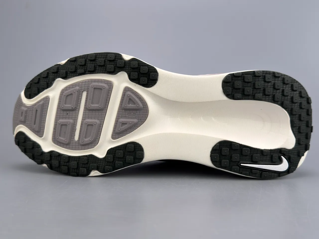 Nike Invincible Run White Black Engineered Knit Upper Graphic Motif Running Shoes 6