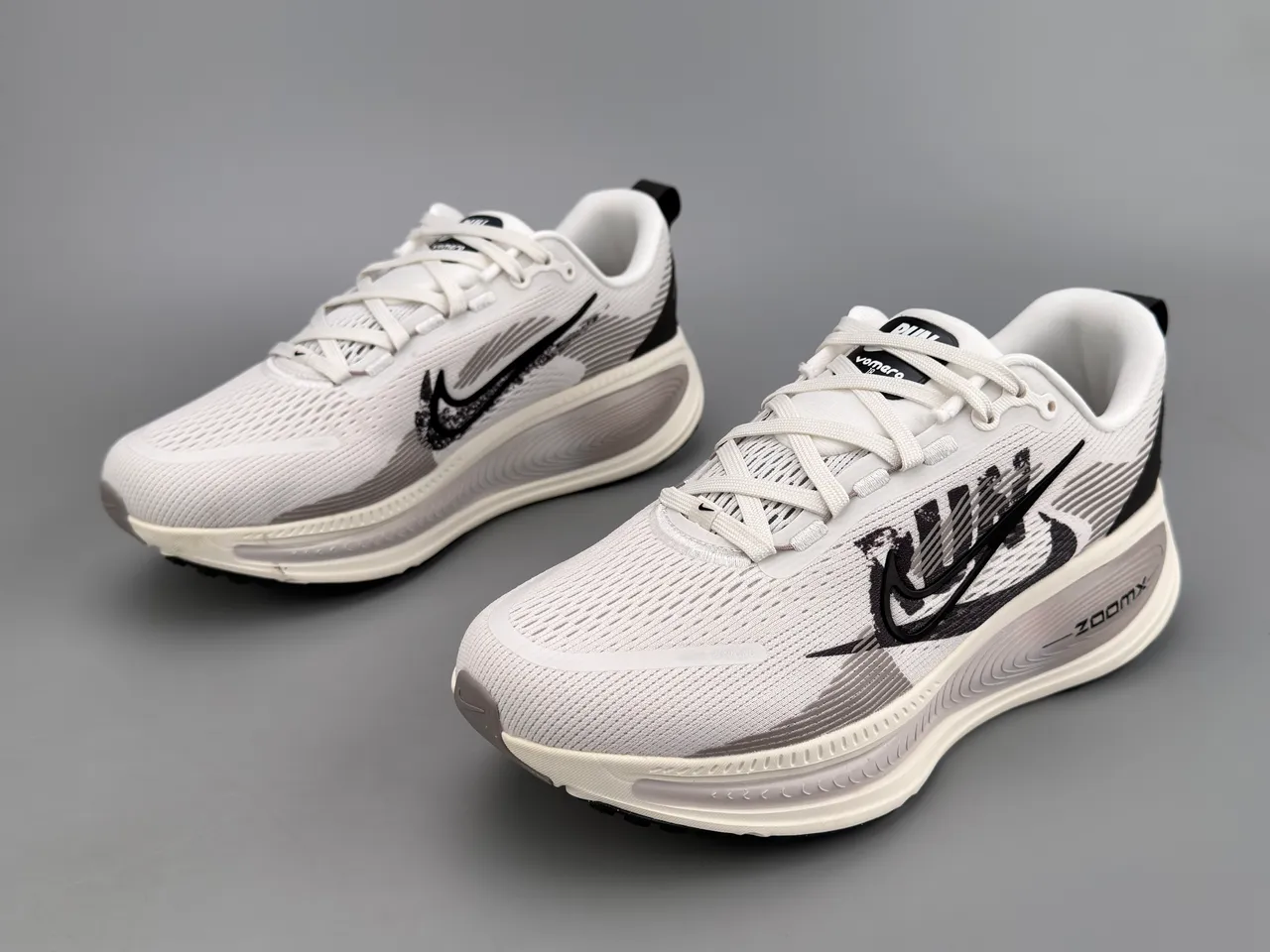 Nike Invincible Run White Black Engineered Knit Upper Graphic Motif Running Shoes 7