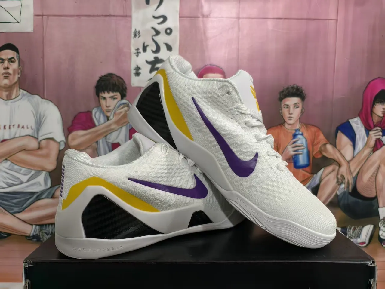 Nike Kobe 4 Protro White Purple Yellow Tênis de Basquete 2