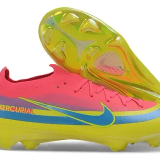 Nike Mercurial Chaussures de football rose et jaune, empeigne basse en maille, semelle translucide néon, terrain ferme